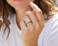 Cargar imagen en el visor de la galería, ANILLO GOLDEN ENCHAPADO EN ORO