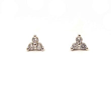 Cargar imagen en el visor de la galería, MINI FLOR CIRCONES ENCHAPADOS EN ORO BLANCO