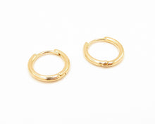 Cargar imagen en el visor de la galería, ARGOLLAS TUBO CLICK ENCHAPADAS EN ORO