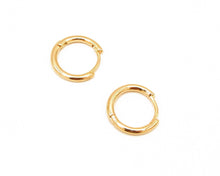 Cargar imagen en el visor de la galería, ARGOLLAS TUBO CLICK ENCHAPADAS EN ORO