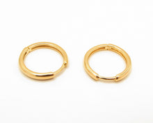 Cargar imagen en el visor de la galería, ARGOLLAS KEY 20 MM ENCHAPADAS EN ORO