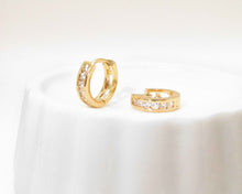 Cargar imagen en el visor de la galería, ARGOLLAS FIA ENCHAPADAS EN ORO