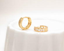 Cargar imagen en el visor de la galería, ARGOLLAS FIA ENCHAPADAS EN ORO