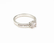Cargar imagen en el visor de la galería, ANILLO HALO ENCHAPADO EN ORO BLANCO