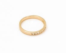 Cargar imagen en el visor de la galería, ANILLO BANDA CIRCONES ENCHAPADO EN ORO