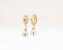 Cargar imagen en el visor de la galería, PERLA GOTA MARIA ENCHAPADO EN ORO