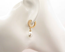 Cargar imagen en el visor de la galería, PERLA GOTA MARIA ENCHAPADO EN ORO