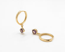 Cargar imagen en el visor de la galería, ARGOLLAS MALIA MORADO ENCHAPADO EN ORO 15 MM