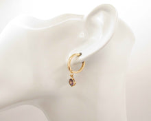 Cargar imagen en el visor de la galería, ARGOLLAS MALIA MORADO ENCHAPADO EN ORO 15 MM