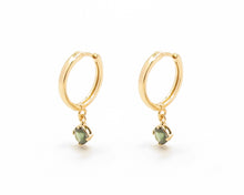 Cargar imagen en el visor de la galería, ARGOLLAS MALIA VERDE ENCHAPADO EN ORO 15 MM