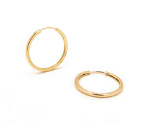 Cargar imagen en el visor de la galería, ARGOLLAS BASICAS TUBO CUADRADO ENCHAPADAS EN ORO
