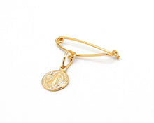 Cargar imagen en el visor de la galería, PRENDEDOR SAN BENITO ENCHAPADO EN ORO