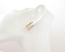 Cargar imagen en el visor de la galería, AROS RECTANGULARES ENCHAPADOS EN ORO