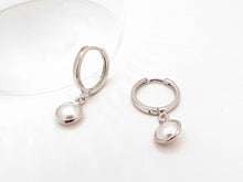 Cargar imagen en el visor de la galería, ARGOLLAS PERTH ENCHAPADAS EN ORO BLANCO