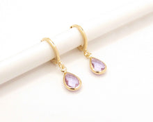 Cargar imagen en el visor de la galería, ARGOLLAS GOTA MORADO ENCHAPADO EN ORO