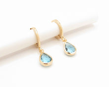 Cargar imagen en el visor de la galería, ARGOLLAS GOTA AGUAMARINA ENCHAPADO EN ORO