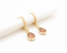 Cargar imagen en el visor de la galería, ARGOLLAS GOTA CAFE ENCHAPADO EN ORO