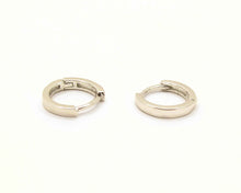 Cargar imagen en el visor de la galería, ARGOLLAS BASIC ENCHAPADAS EN ORO BLANCO 12 MM