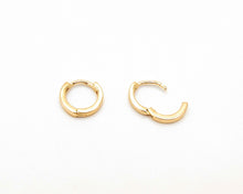 Cargar imagen en el visor de la galería, ARGOLLAS BASIC ENCHAPADAS EN ORO 11 mm