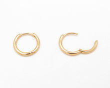 Cargar imagen en el visor de la galería, ARGOLLAS BASICAS ENCHAPADAS EN ORO 20 mm
