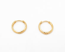 Cargar imagen en el visor de la galería, ARGOLLAS BASICAS ENCHAPADAS EN ORO 20 mm