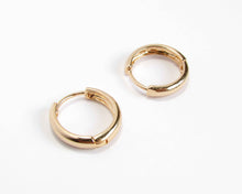 Cargar imagen en el visor de la galería, ARGOLLAS TEXTURIZADAS & LISAS ENCHAPADO EN ORO