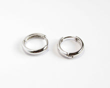 Cargar imagen en el visor de la galería, ARGOLLAS TEXTURIZADAS & LISAS ENCHAPADO EN ORO