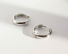 Cargar imagen en el visor de la galería, ARGOLLAS TEXTURIZADAS & LISAS ENCHAPADO EN ORO