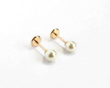Cargar imagen en el visor de la galería, ABRIDORES PERLA 5 MM ENCHAPADOS EN ORO