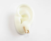 Cargar imagen en el visor de la galería, ARGOLLAS CUADRADAS & CIRCONES ENCHAPADO EN ORO