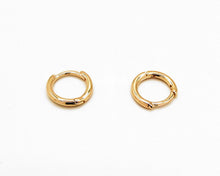 Cargar imagen en el visor de la galería, ARGOLLAS PIERCING 12 MM ENCHAPADAS EN ORO
