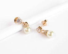 Cargar imagen en el visor de la galería, PERLAS & CIRCONES APEGADOS ENCHAPADOS EN ORO