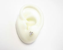 Cargar imagen en el visor de la galería, AROS TREBOL DE CIRCONES ENCHAPADO EN ORO BLANCO