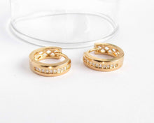 Cargar imagen en el visor de la galería, ARGOLLAS KARA 14MM  ENCHAPADAS EN ORO