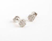 Cargar imagen en el visor de la galería, AROS FLOR MEDIANA CIRCONES ENCHAPADA EN ORO