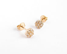 Cargar imagen en el visor de la galería, AROS FLOR MEDIANA CIRCONES ENCHAPADA EN ORO