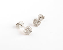 Cargar imagen en el visor de la galería, AROS FLOR MEDIANA CIRCONES ENCHAPADA EN ORO