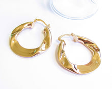 Cargar imagen en el visor de la galería, ARGOLLAS GRIEGA ENCHAPADAS EN ORO - STOCK LIMITADO