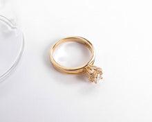 Cargar imagen en el visor de la galería, ANILLO ROSETA BIG ENCHAPADO EN ORO