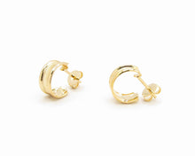 Cargar imagen en el visor de la galería, ARGOLLAS TALLADAS MINI ENCHAPADAS EN ORO