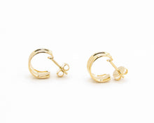 Cargar imagen en el visor de la galería, ARGOLLAS TALLADAS MINI ENCHAPADAS EN ORO