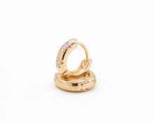 Cargar imagen en el visor de la galería, ARGOLLAS CIRCONES BLANCOS THICK ENCHAPADAS EN ORO