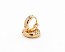 Cargar imagen en el visor de la galería, ARGOLLAS CIRCONES BLANCOS THICK ENCHAPADAS EN ORO