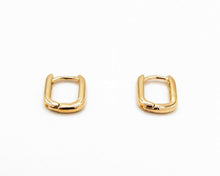 Cargar imagen en el visor de la galería, ARGOLLAS RECTANGULARES MINI ENCHAPADAS EN ORO