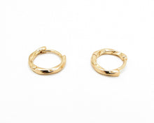 Cargar imagen en el visor de la galería, ARGOLLAS TORNEADAS ENCHAPADAS EN ORO 14 MM