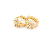 Cargar imagen en el visor de la galería, AROS ARGOLLAS FLOR CIRCONES ENCHAPADO EN ORO 16 MM