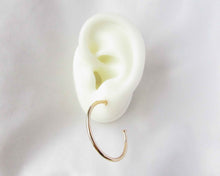 Cargar imagen en el visor de la galería, ARGOLLAS VIENA ENCHAPADAS EN ORO