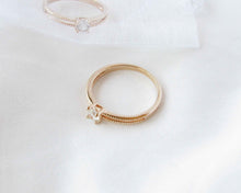 Cargar imagen en el visor de la galería, ANILLO PETRA ENCHAPADO EN ORO