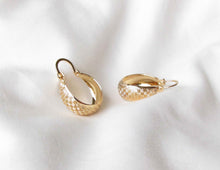 Cargar imagen en el visor de la galería, ARGOLLAS BOTE TRIVAL ENCHAPADAS EN ORO