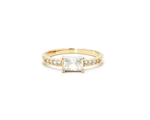 Cargar imagen en el visor de la galería, ANILLO CIRCÓN RECTANGULAR ENCHAPADO EN ORO